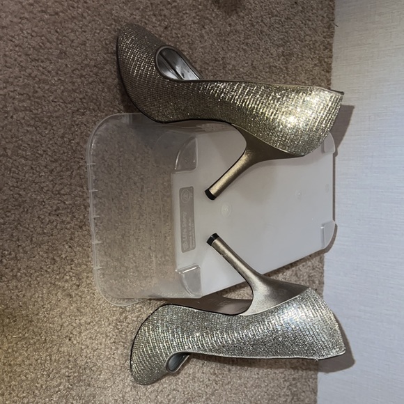 Silver heels Nina New York - Picture 2 of 5